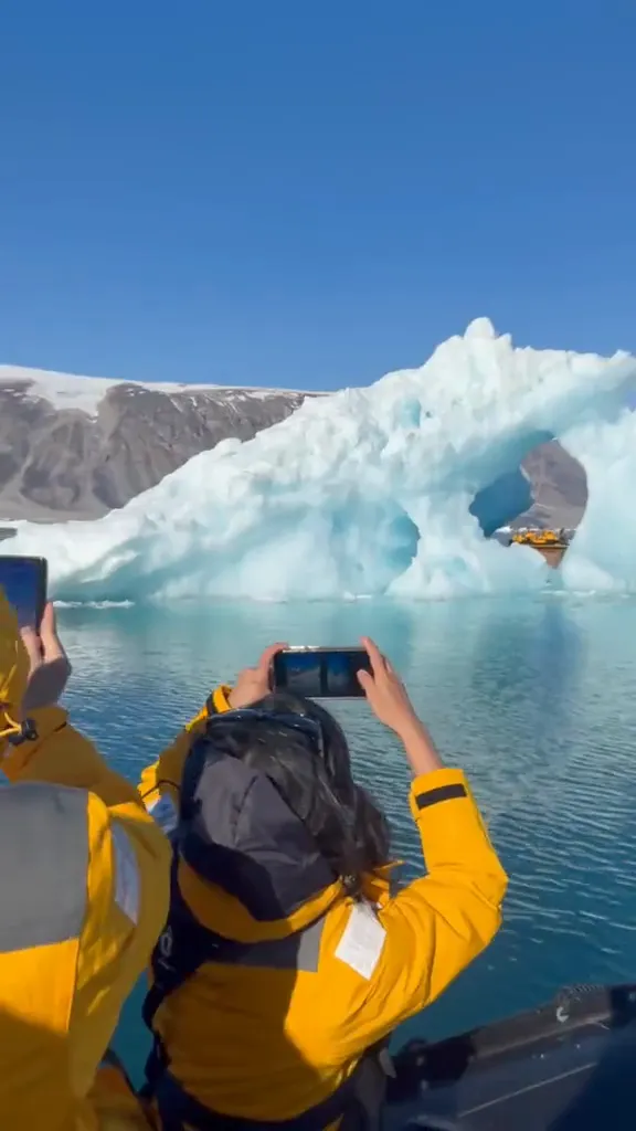 Planet Earth, live - photograph 2